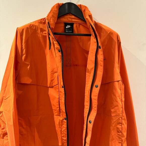 Nike Sportswear Premium Essentials Men Unlined Hooded M65 Jacket Campfire Orange - Picture 2 of 5